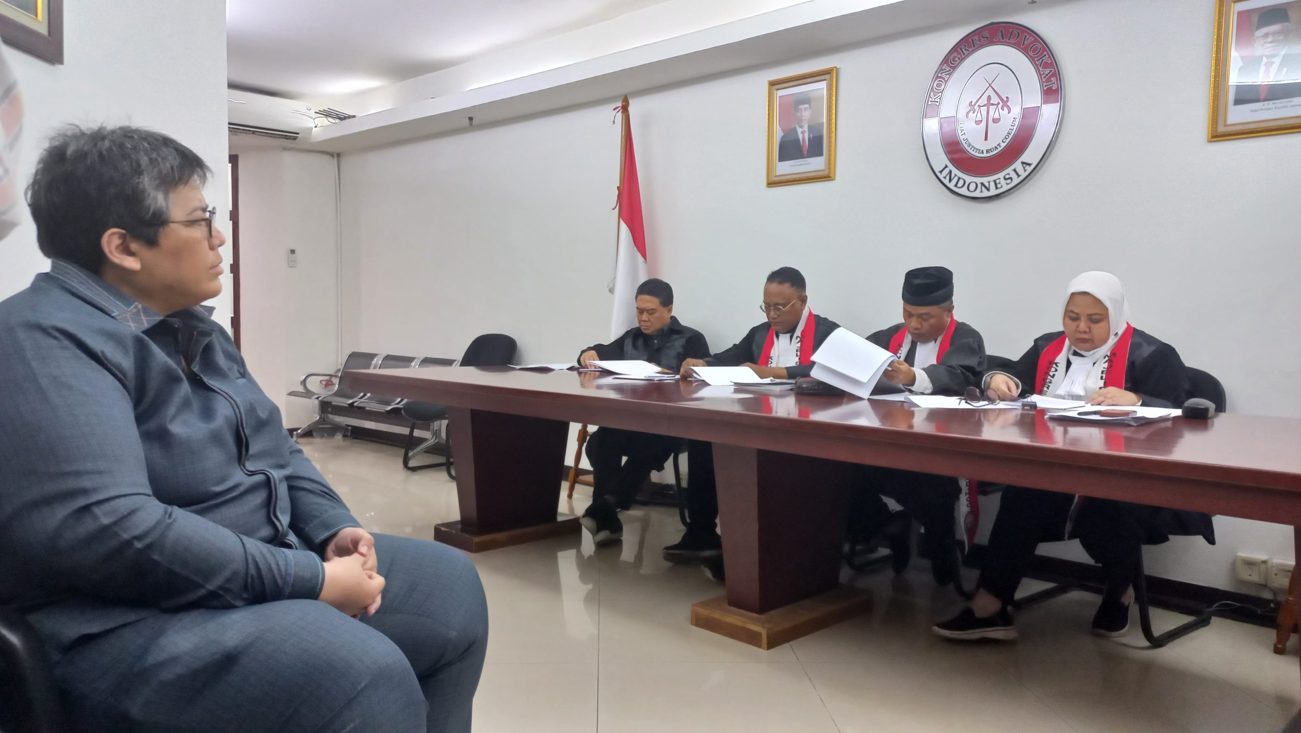 Sidang etik Majelis Kehormatan Advokat (Ad hok) di Kantor DPP Kongres Advokat Indonesia (KAI), Jakarta Selatan.