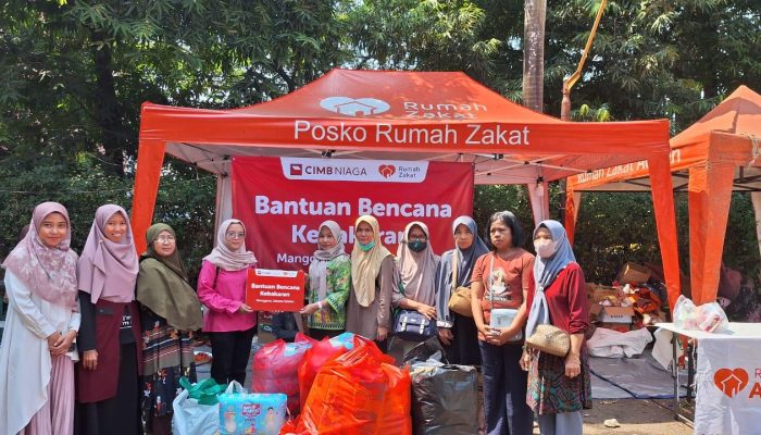 Rumah Zakat dan CIMB Niaga Salurkan Bantuan untuk Korban Kebakaran Manggarai