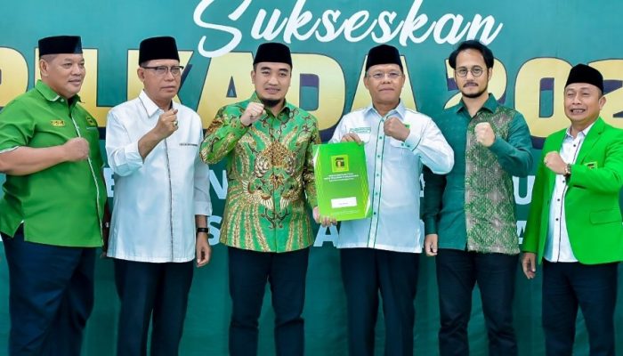 Restui Robinsar-Fajar Maju di Pilkada Cilegon, Mardiono Serahkan SK Rekomendasi PPP