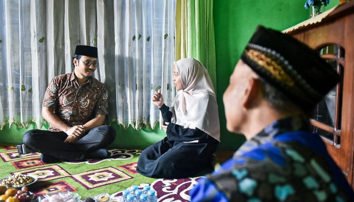 Fajar Hadi Prabowo Sambangi Rumah Penerima Umrah Gratis