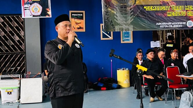 
					Ketua Umum IPSI Kota Cilegon Abdul Rojak saat membuka acara kejuaraan Pencak Silat Piala Walikota 2025.