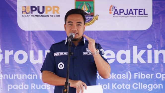 
					Wali Kota Cilegon Robinsar.