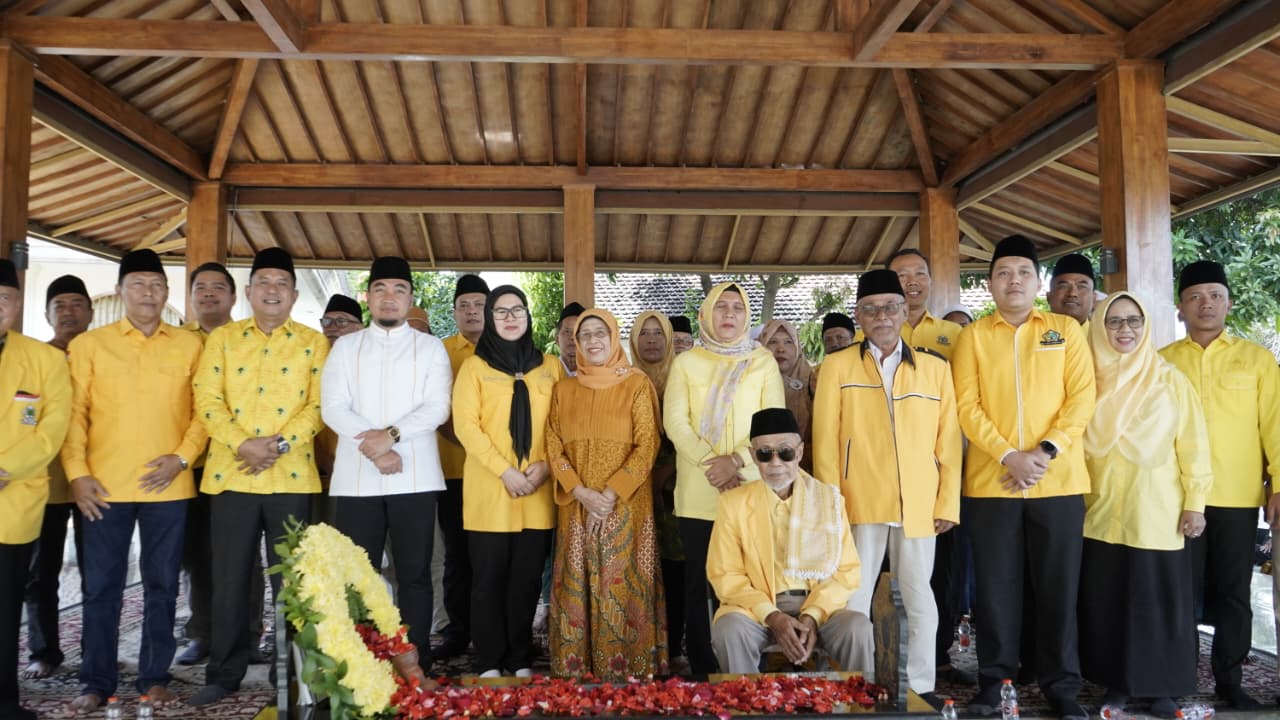 Wali Kota Cilegon Robinsar ziarah ke makam Tubagus Aat Syafaat