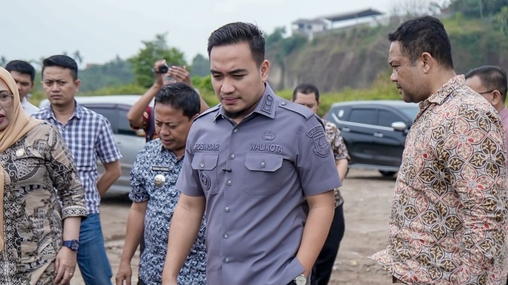 Viral Rumah di Tepi Tebing, Robinsar Tegas Tak Akan Tinggal Diam Terhadap Aktifitas Tambang