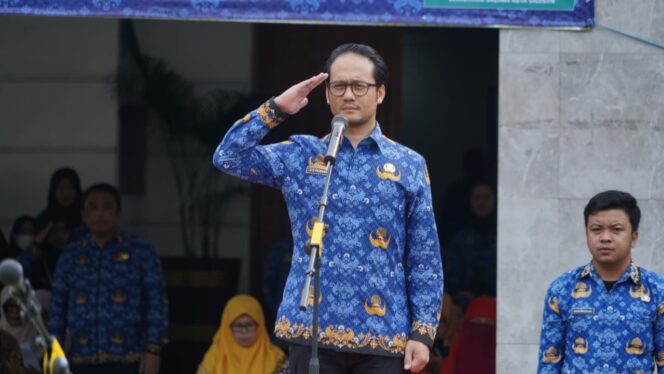 
					Wakil Wali Kota Cilegon Fajar Hadi Prabowo tekankan pentingnya pelayanan publik kepada masyarakat di Lingkungan Pemkot Cilegon.