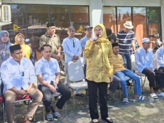 Plt Ketua DPD Partai Golkar Cilegon Ratu Amalia Hayani saat membuka pelaksanaan penyembelihan hewan qurban Idul Adha di Kantor DPD Partai Golkar Cilegon.