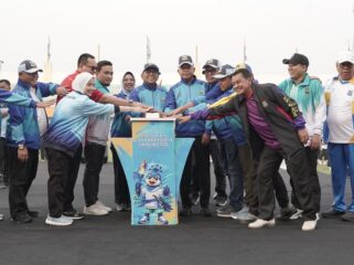 Gubernur Banten Andra Soni beserta Wali Kota dan Bupati se-Banten saat membuka perhelatan Pekan Olahraga Pelajar Daerah (POPDA) XII dan Pekan Paralimpik Pelajar Daerah (PEPARPEDA) IX Banten di Stadion Geger Cilegon.
