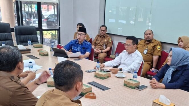 
					RDP Komisi III DPRD Kota Cilegon dengan BPKPAD Kota CIlegon, soroti pendapatan dan serapan belanja daerah.