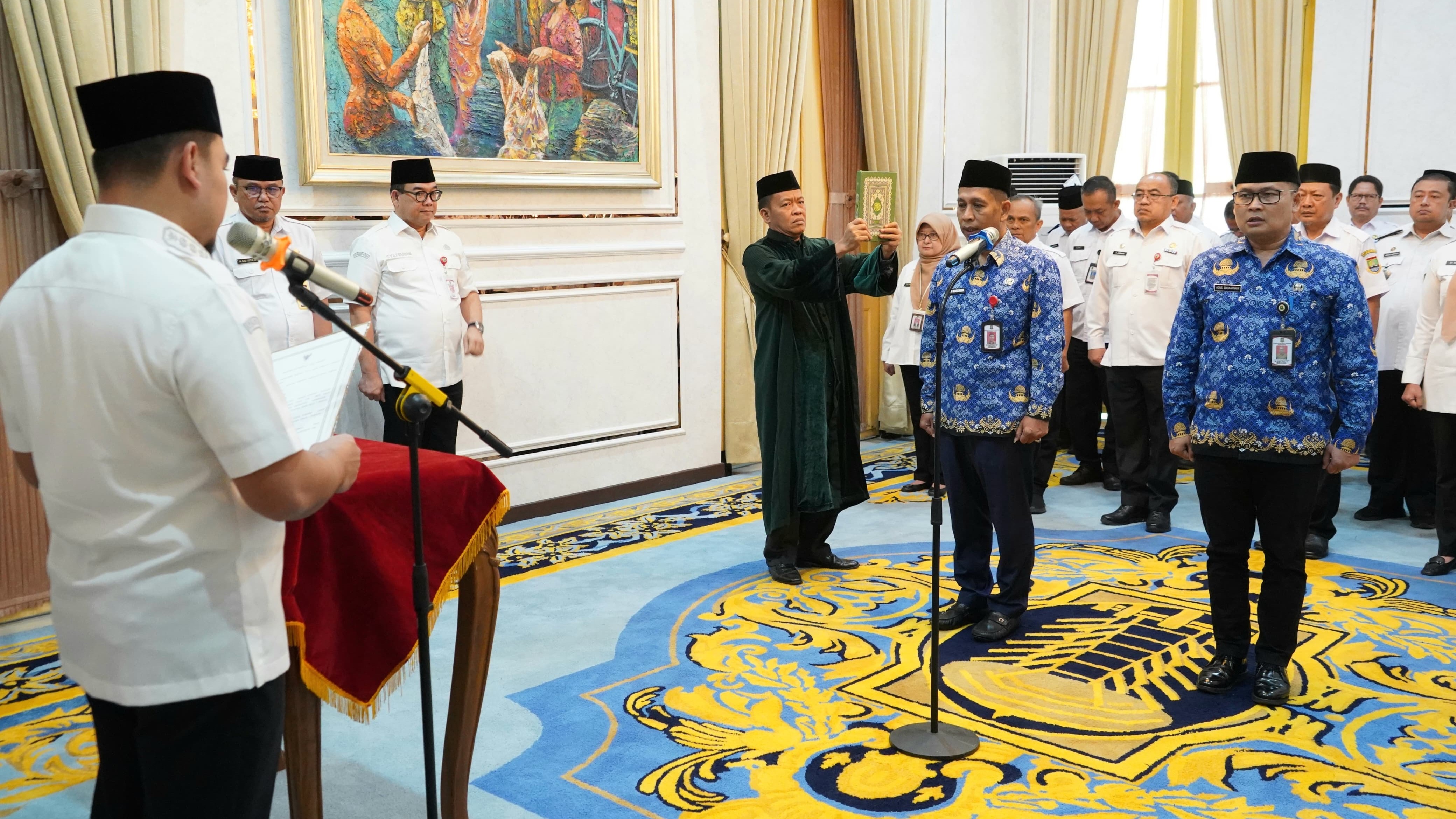 Wali Kota Robinsar Lantik Agus Zulkarnain dan Tb Heri Mardiana ke jabatan baru sebagai Sekwan dan Kepala Inspektorat Kota Cilegon.