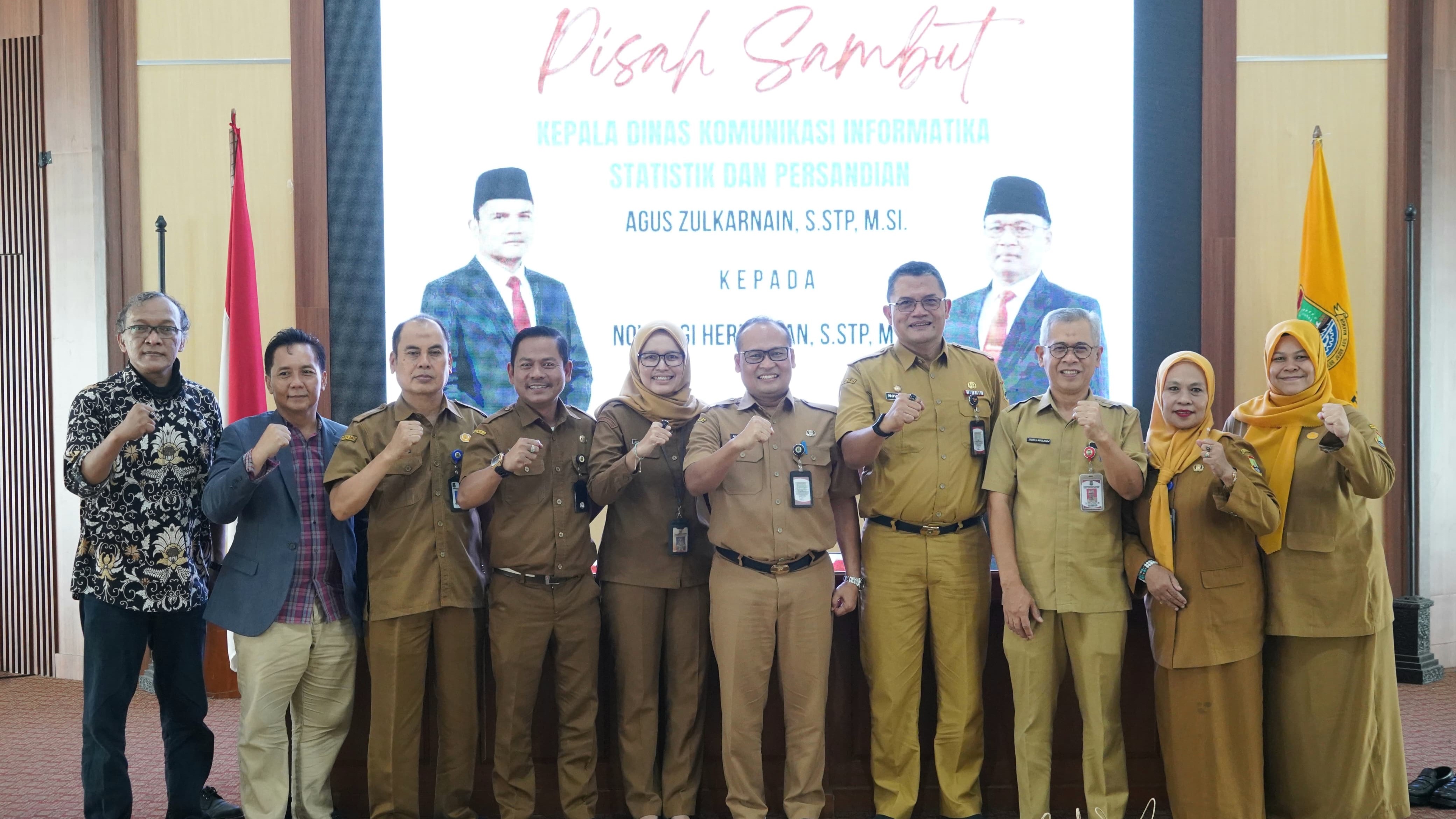 Pisah sambut Kepala Diskominfo Kota Cilegon dari Agus Zulkarnain ke Noviyogi Hermawan.
